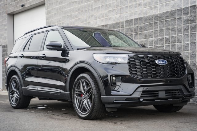 2025 Ford Explorer ST-LINE's photo
