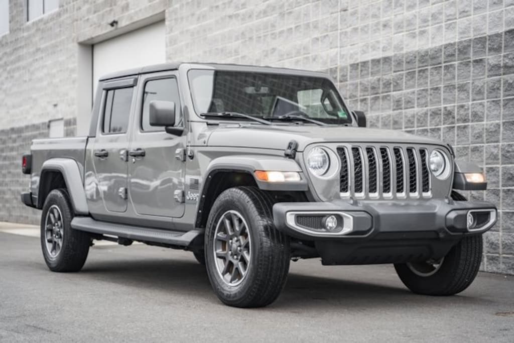 Used 2021 Jeep Gladiator Overland Truck
