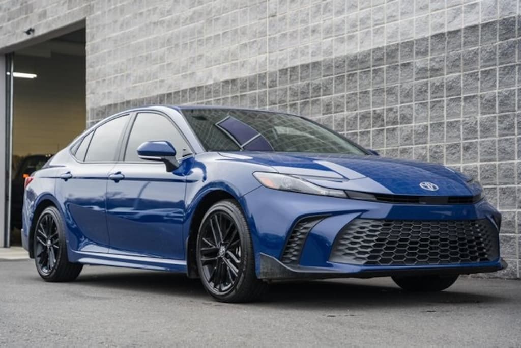 Used 2025 Toyota Camry SE Sedan