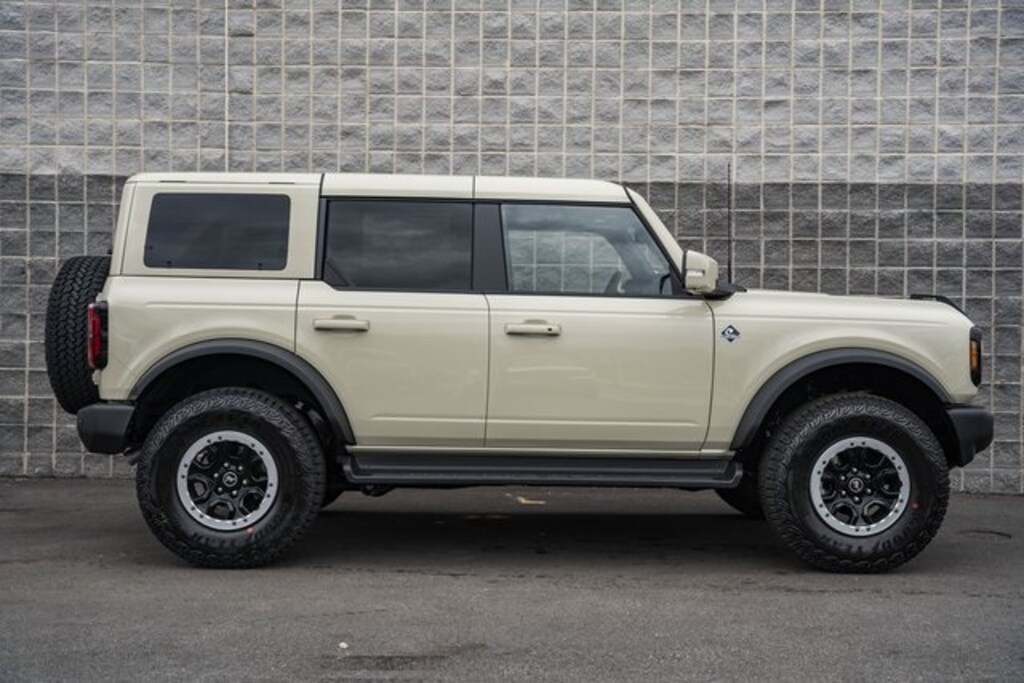 New 2025 Ford Bronco Outer Banks SUV