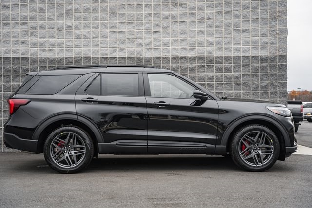 2026 Ford Explorer ST photo 3