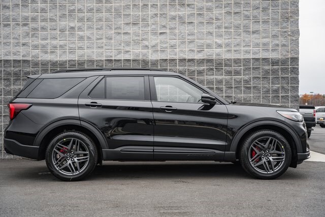 2026 Ford Explorer ST photo 3