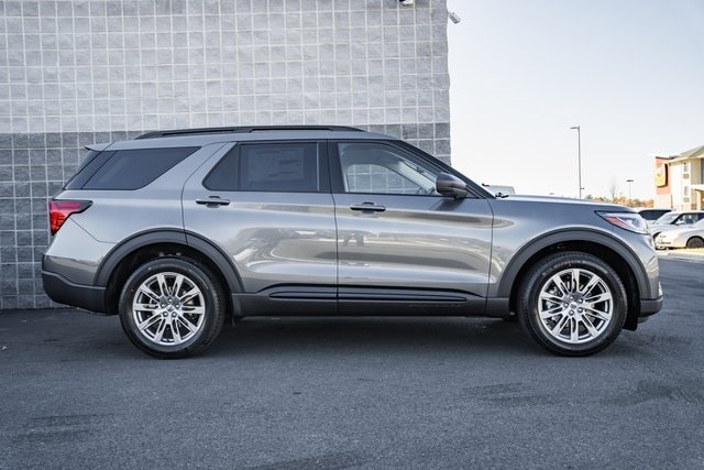 2026 Ford Explorer photo 3