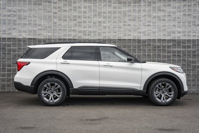 2026 Ford Explorer photo 4