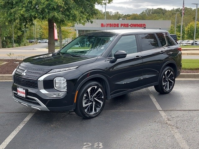 2024 Mitsubishi Outlander SE Black Edition photo 2