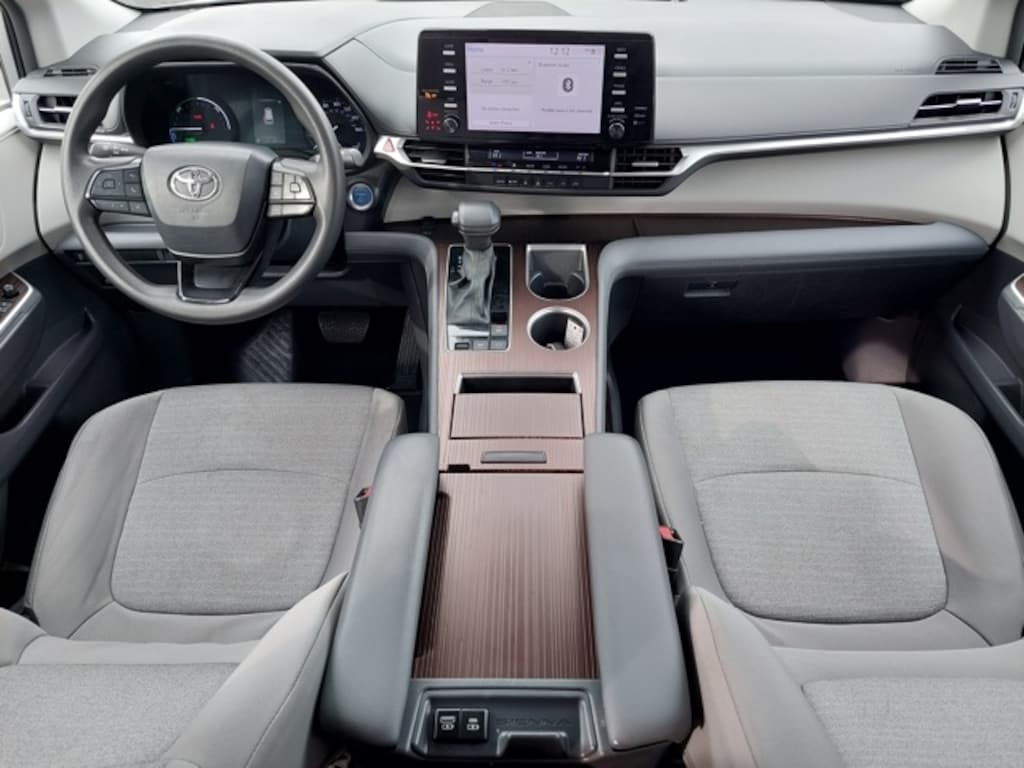 Used 2024 Toyota Sienna LE Minivan/Van
