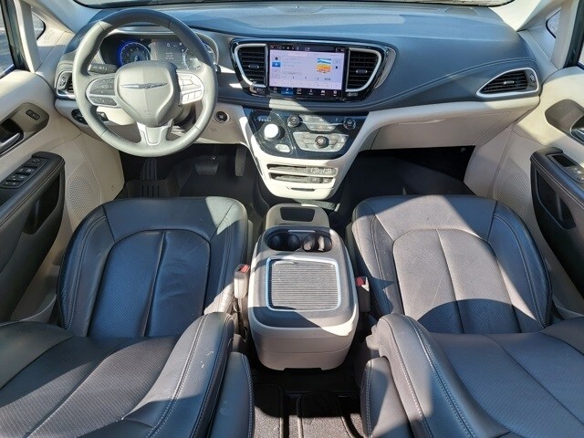 2022 Chrysler Pacifica Touring L photo 3