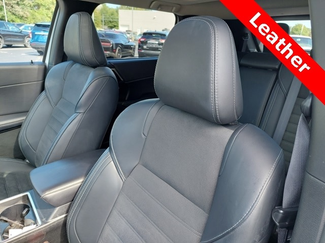 2024 Mitsubishi Outlander SE Black Edition photo 3