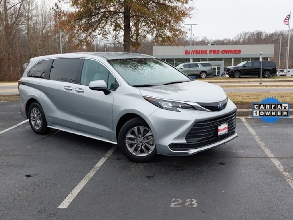 Used 2024 Toyota Sienna LE Minivan/Van