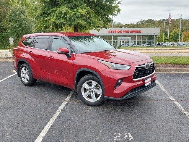 2023 Toyota Highlander LE photo 2