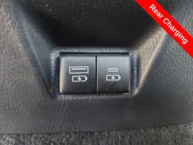 2025 Toyota Camry SE - Photo 24