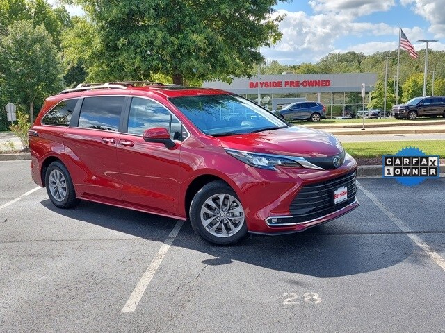 2024 Toyota Sienna XLE photo 2