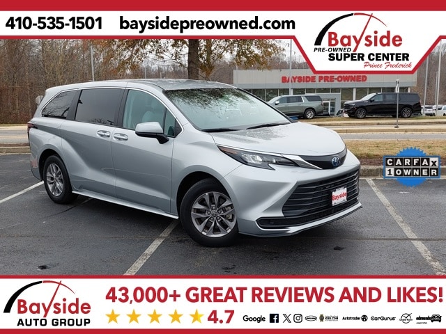 2024 Toyota Sienna LE's photo