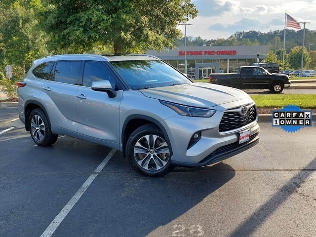 2022 Toyota Highlander XLE photo 2
