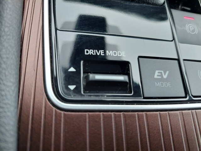 2024 Toyota Sienna LE photo 3