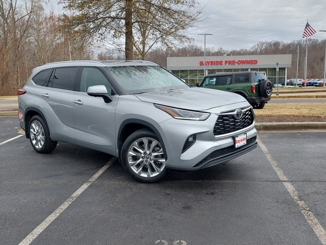 2023 Toyota Highlander Limited's photo