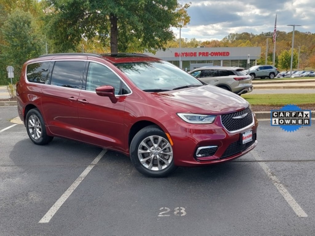 Used 2022 Chrysler Pacifica Touring L Minivan/Van