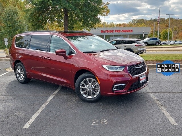2022 Chrysler Pacifica Touring L photo 2