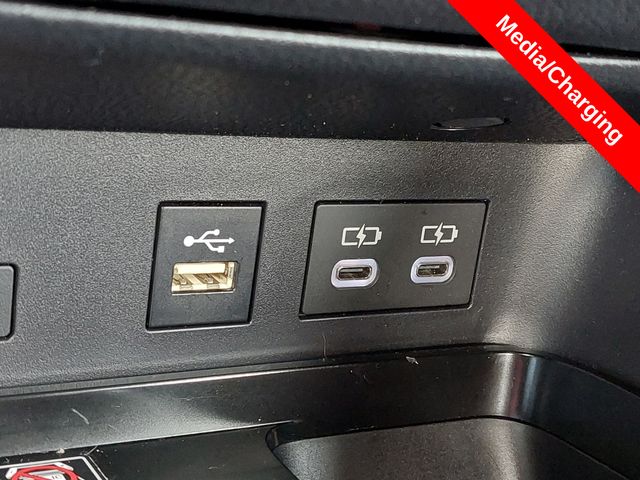 2025 Toyota Camry SE - Photo 22