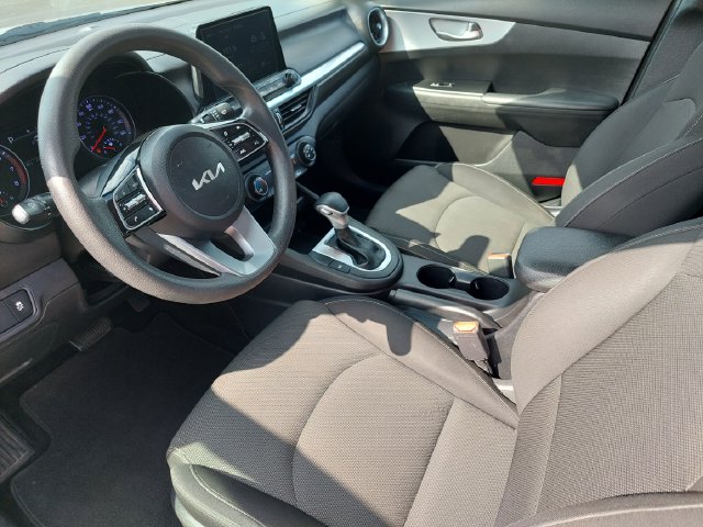 2023 Kia Forte LXS - Photo 9