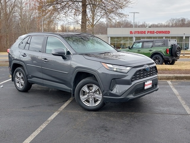 2024 Toyota RAV4 XLE's photo