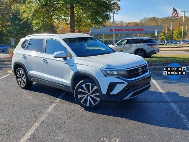 2024 Volkswagen Taos SE photo 2
