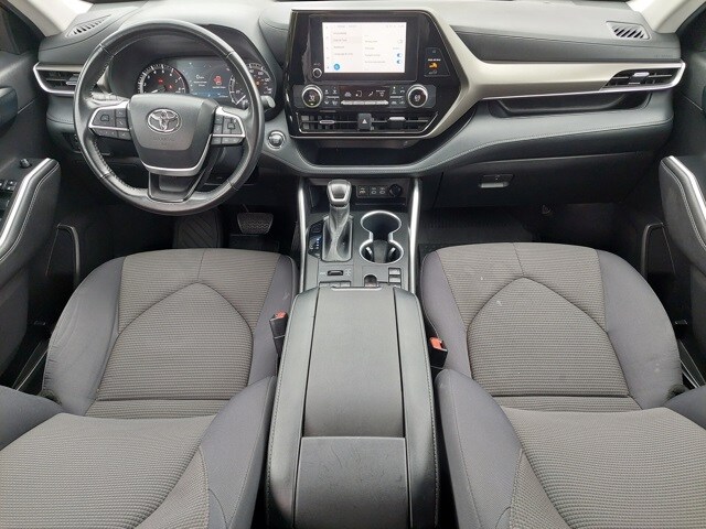 2023 Toyota Highlander LE photo 3