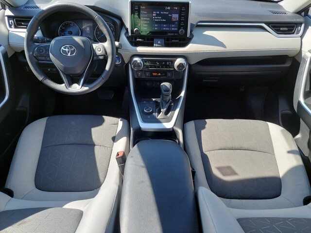 2021 Toyota RAV4 Hybrid XLE photo 3