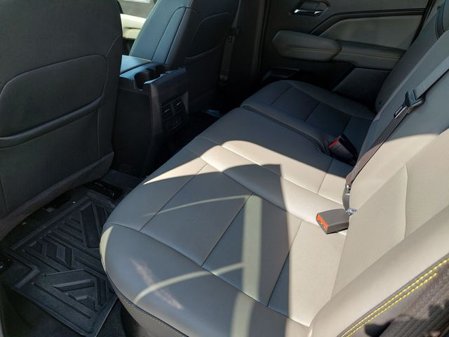 2025 Chevrolet Colorado ZR2 - Photo 37