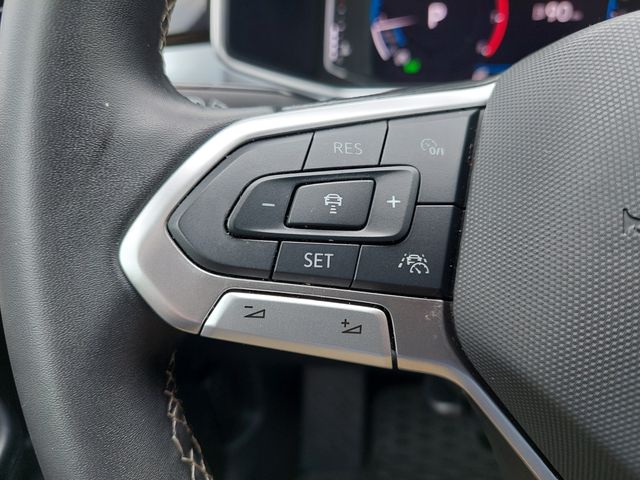 2025 Volkswagen Taos SEL - Photo 25