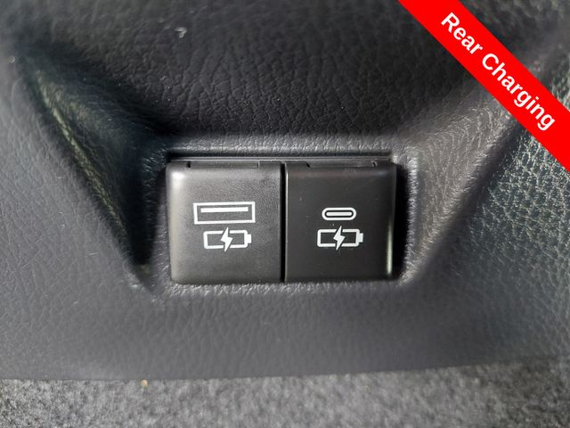 2025 Toyota Camry SE - Photo 23