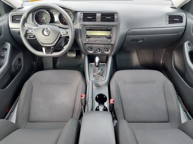 2015 Volkswagen Jetta 2.0 S photo 2