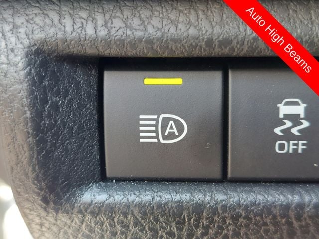2025 Toyota Camry SE - Photo 20