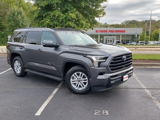2024 Toyota Sequoia SR5 photo 2