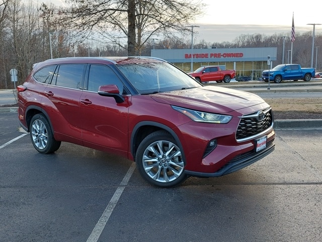 2022 Toyota Highlander Limited's photo