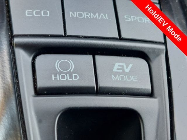 2025 Toyota Camry SE - Photo 15