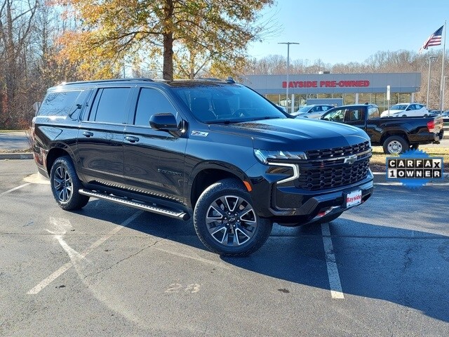 2023 Chevrolet Suburban Z71 photo 2