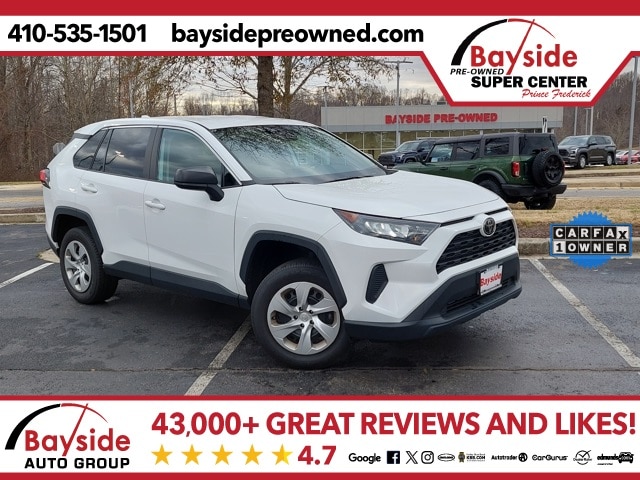 2022 Toyota RAV4 LE's photo