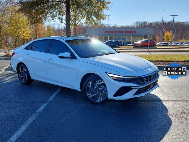 2025 Hyundai Elantra Hybrid Limited photo 2