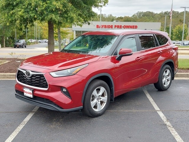 2023 Toyota Highlander LE photo 3