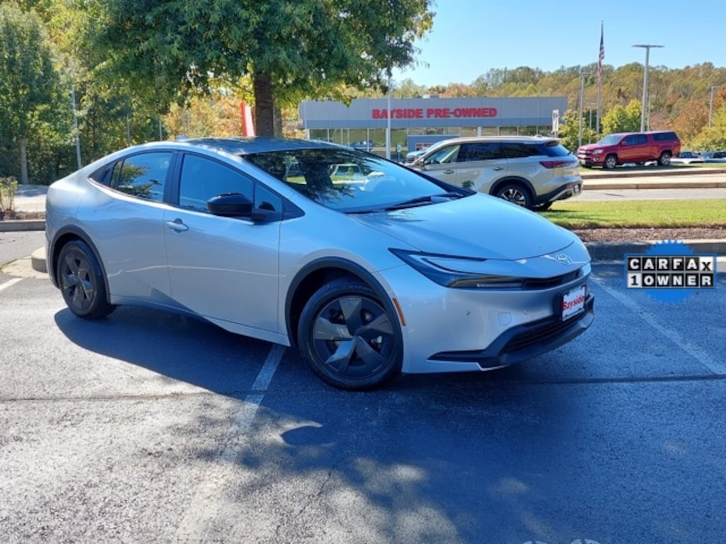 Used 2024 Toyota Prius LE Hatchback