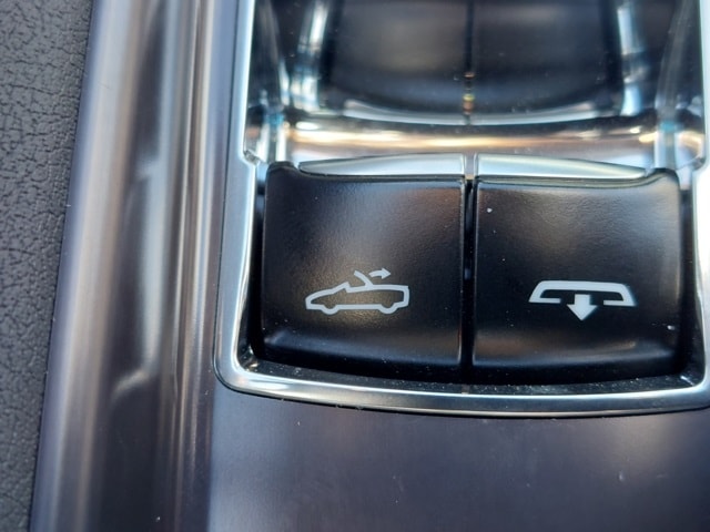 2025 Chevrolet Corvette E-Ray Convertible photo 13