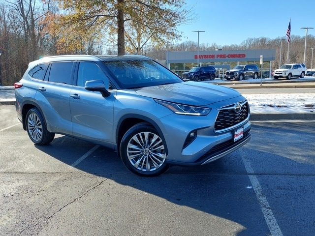 2024 Toyota Highlander Platinum's photo