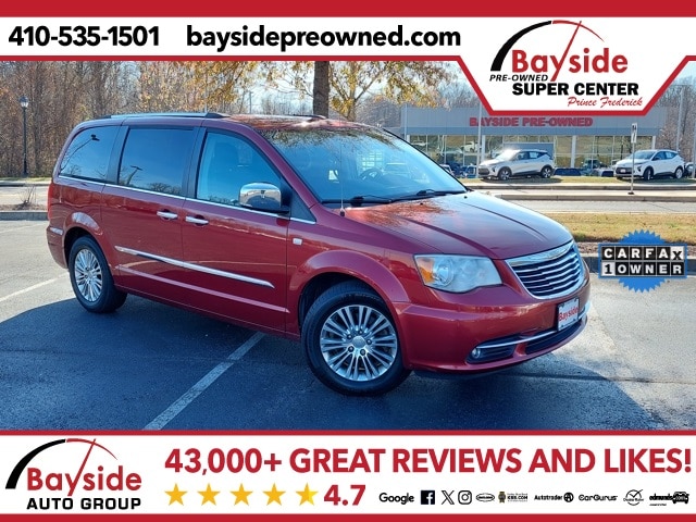 2014 Chrysler Town & Country Touring-L's photo
