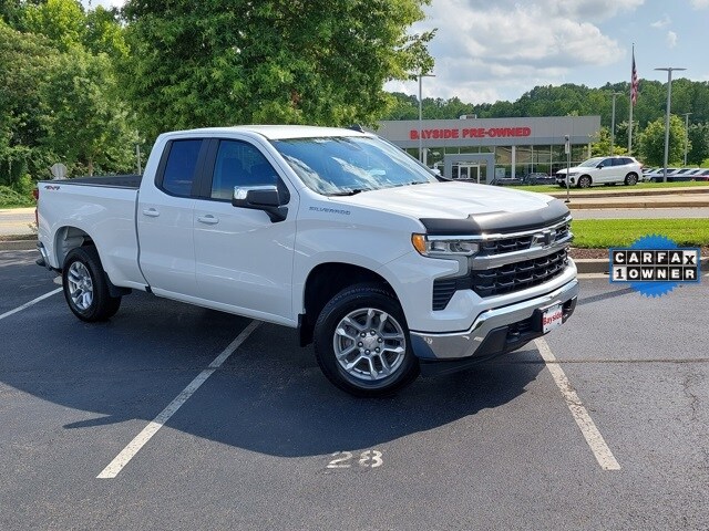 2023 Chevrolet Silverado 1500 LT photo 2