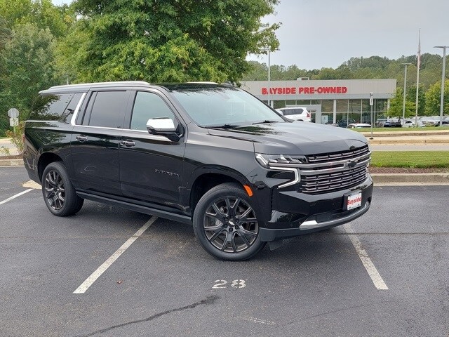 2021 Chevrolet Suburban Premier photo 2