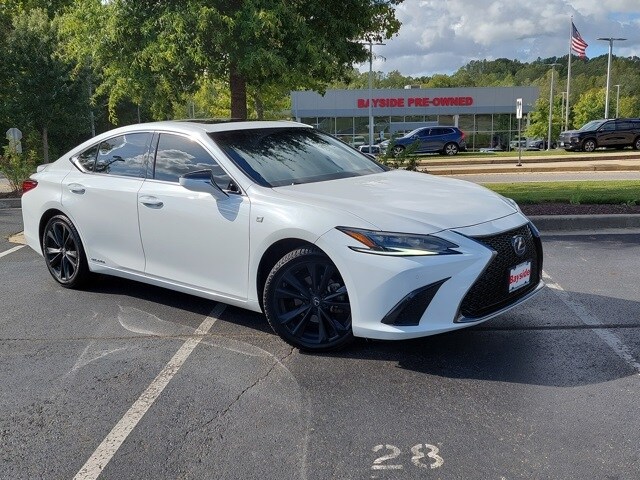 2022 Lexus ES 300h photo 2