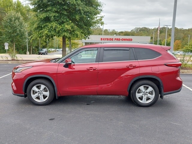 2023 Toyota Highlander LE photo 4