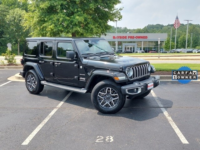 2024 Jeep Wrangler Sahara photo 2
