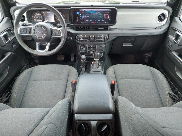 2024 Jeep Wrangler Sahara photo 3